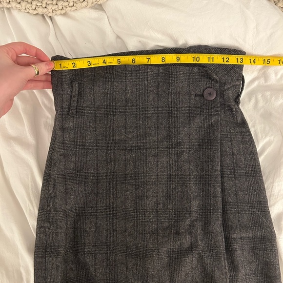 Aritzia Babaton skirt - Picture 8 of 10